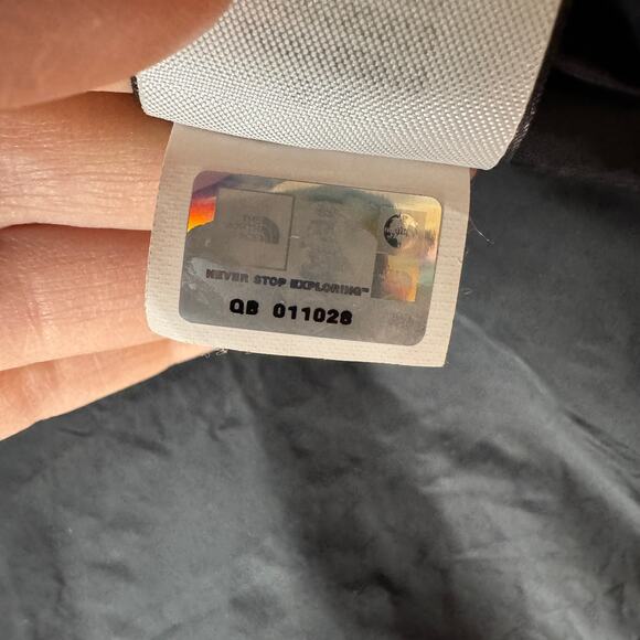 The North Face Pseudio Insulated Zip Vest Black and Grey Size Medium - Picture 5 of 9